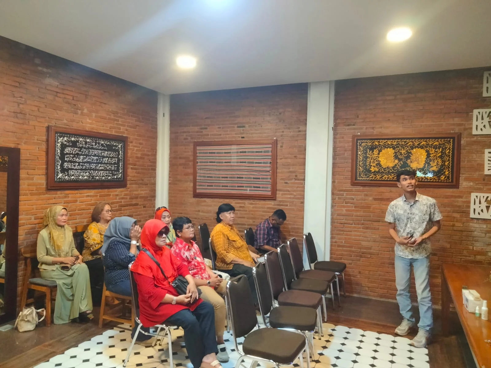 Kegiatan presentasi dan edukasi SBM BISA